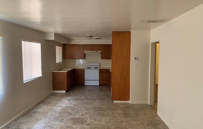 2 beds, 1 bath, $1,025