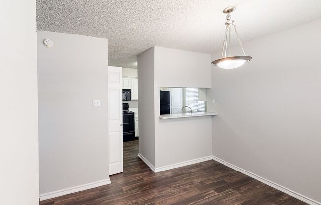1 bed, 1 bath, 950 sqft, $919