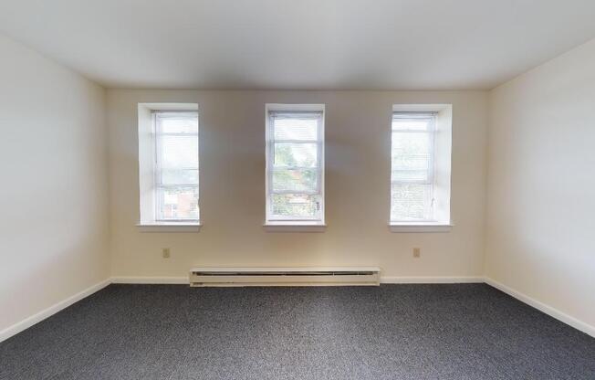 Studio, 1 bath, 323 sqft, $1,000, Unit 17