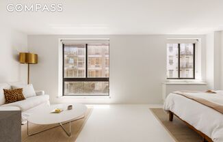 445 W 19 ST