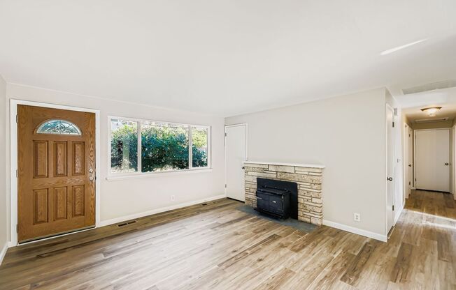 Fully-Remodeled 3 Bed 1 Bath Mountlake Terrace Home!