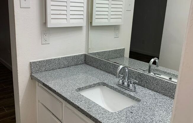 2 beds, 2 baths, $950, Unit # 1118