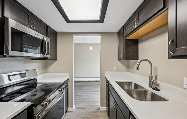 1 bed, 1 bath, 640 sqft, $1,300, Unit 204