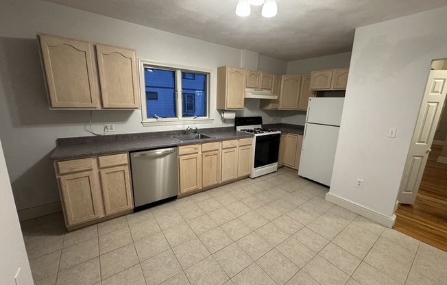 2 beds, 1 bath, 1,100 sqft, $2,600, Unit 1