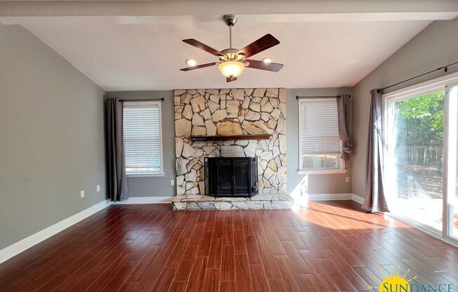 Beautiful 4 bedroom home in South Crestview!