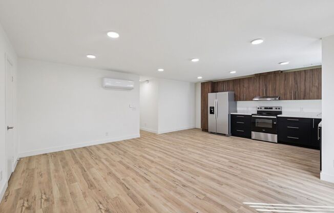 2 beds, 2 baths, 975 sqft, $2,722, Unit 110