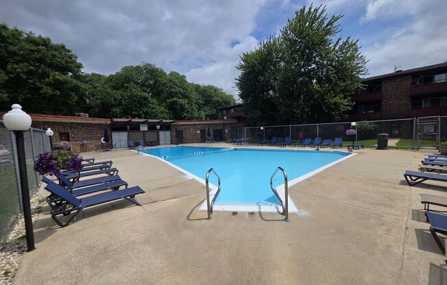 1 bed, 1 bath, 676 sqft, $1,125, Unit 25 - 216