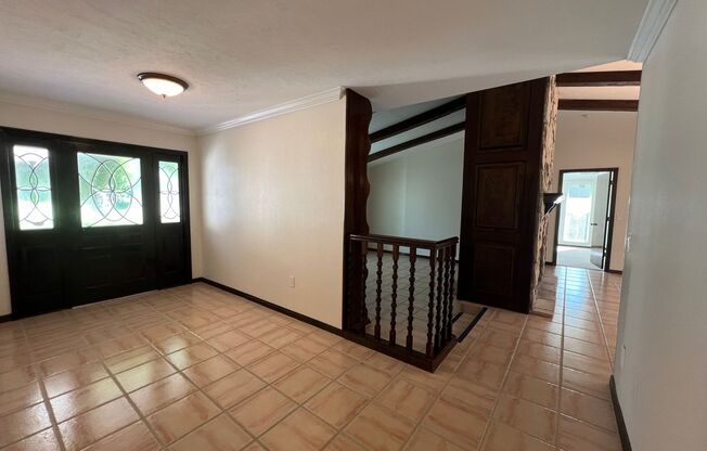 Updated 3-Bedroom Home with Spacious Yard & Community Amenities in a Prime Naples Location!