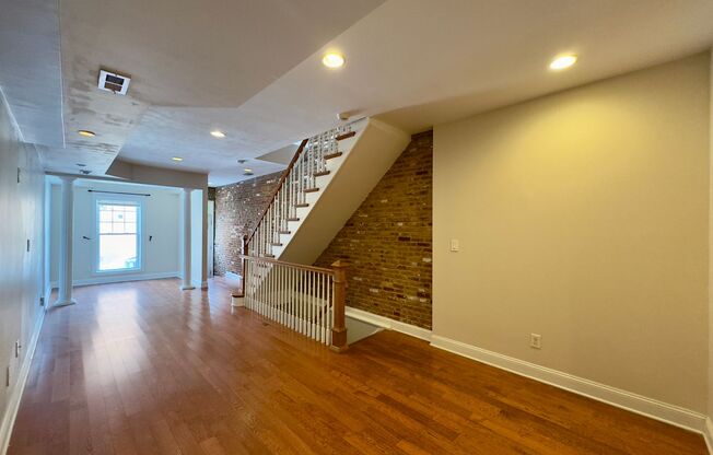 Charming 2 Bedroom/3.5 Bathroom Townhome in Canton, MD!