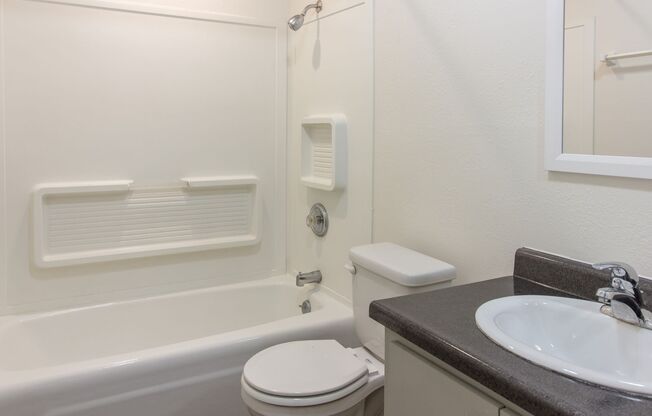 2 beds, 1.5 baths, 680 sqft, $1,350, Unit 205