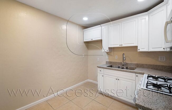 2 beds, 1 bath, 400 sqft, $1,095, Unit 2