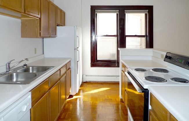 2 beds, 2 baths, 1,075 sqft, $1,395, Unit 12 - 21