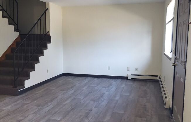 4 beds, 1.5 baths, 1,400 sqft, $1,680, Unit 1811-13