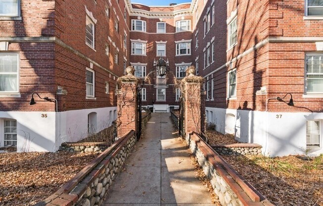 37 LEE ST