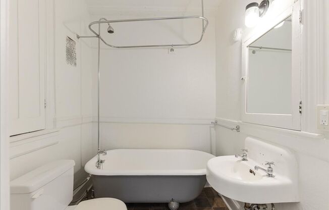 Studio, 1 bath, 332 sqft, $950, Unit 205