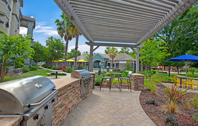 Broadleaf Apartments  |  BBQ and Picnic Area