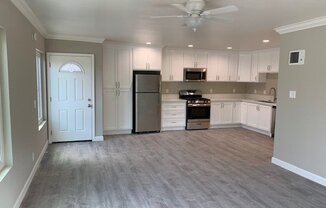 1 bed, 1 bath, 700 sqft, $2,595, Unit 14