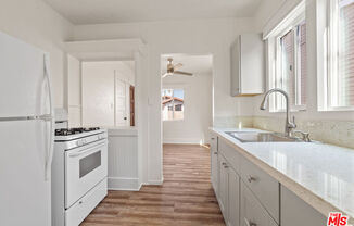 932 1/2 CALIFORNIA AVE