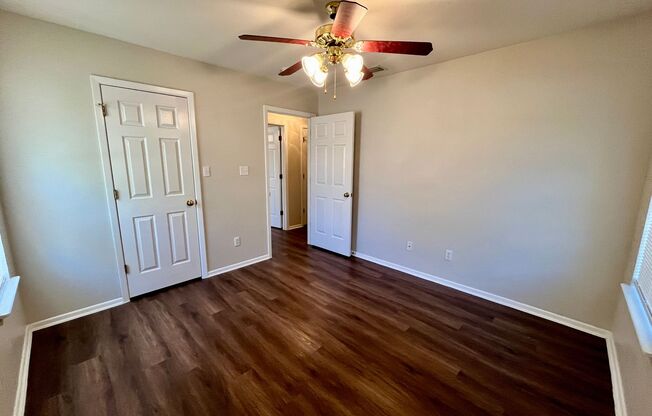 2 beds, 1 bath, $1,175, Unit UNIT B