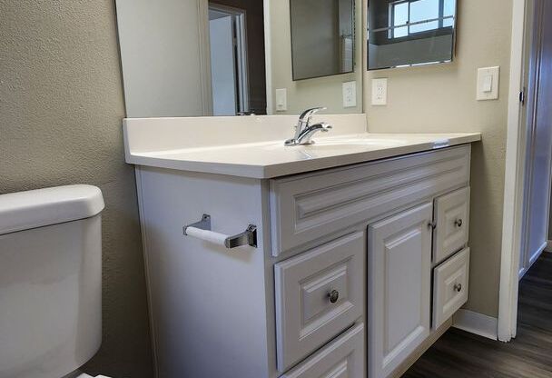 1 bed, 1 bath, 720 sqft, $1,990, Unit 21