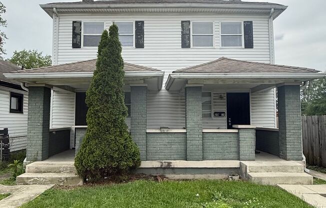 South Side 3 Bedroom Half Double