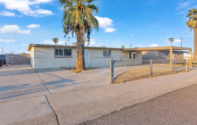 1908 E LYNNE LN