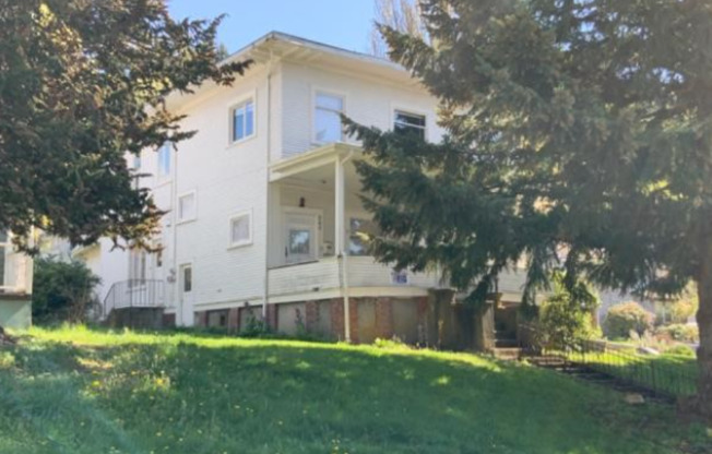 900 High Street/605 E Myrtle Street