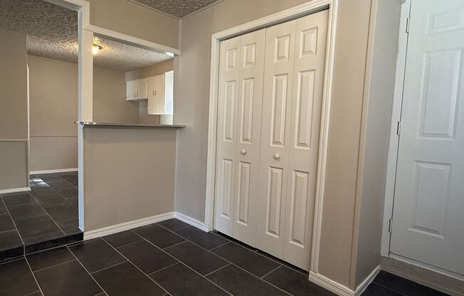 3 beds, 1 bath, $965