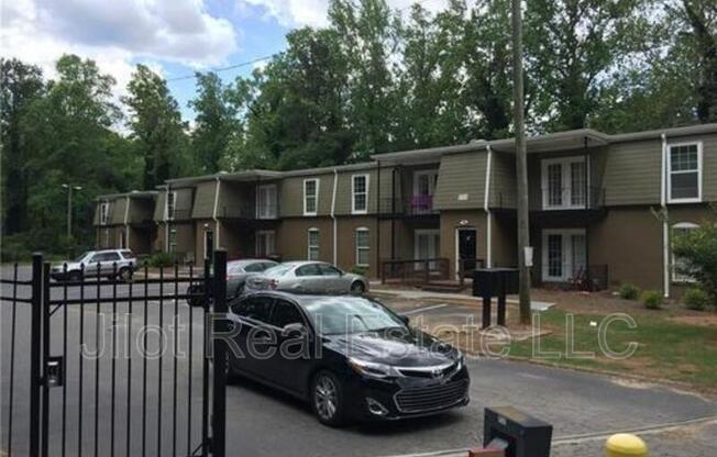 2711 Fairlee Drive Unit C3