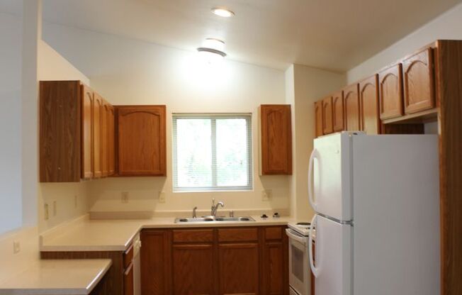 2 beds, 1 bath, 1,300 sqft, $1,299.99, Unit 2250-05