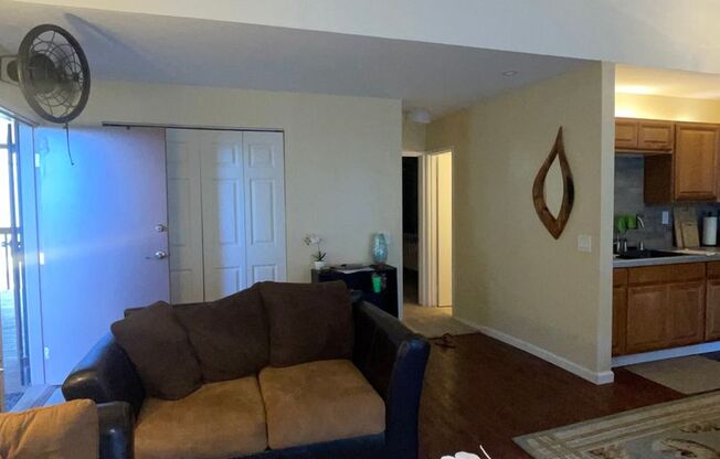 2 beds, 1 bath, $1,800, Unit unit 39C