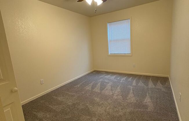 2 beds, 1 bath, 760 sqft, $850, Unit # 26