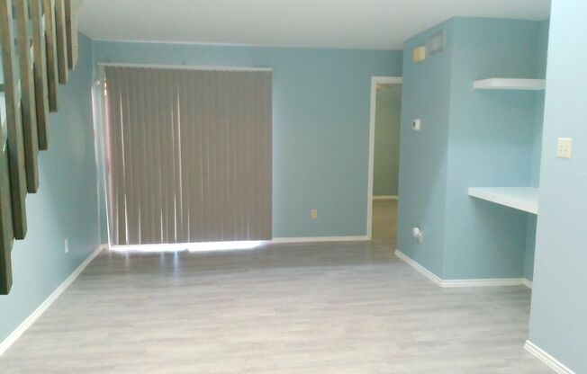 2 beds, 1 bath, $1,300