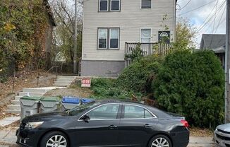 *30 Days of FREE RENT With SIGNED LEASE* 2 bed/1 bath off Brady St!