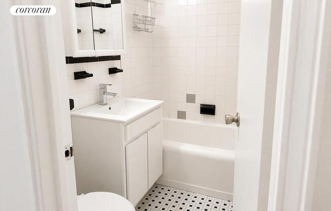 141 E 55 ST