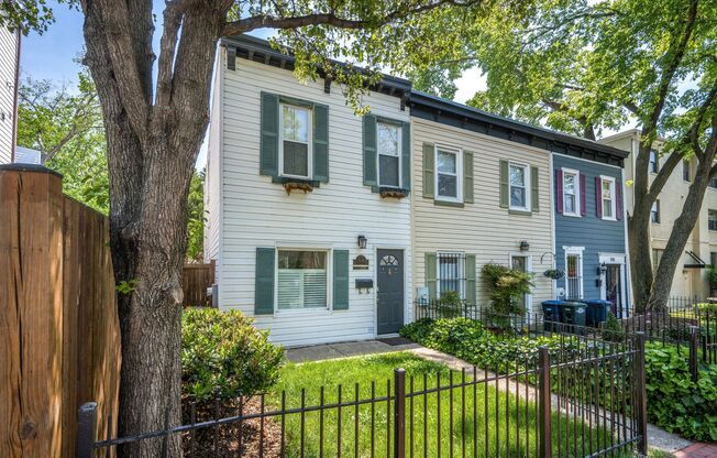 Available Now! 2 Bed 1.5 Bath Between Navy Yard and Hill East! 5 Minute Walk from the Potomac Ave Metro Station.