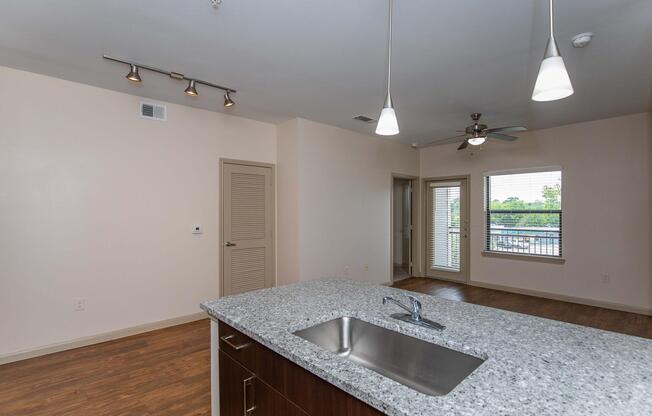 2 beds, 2 baths, 924 sqft, $1,465