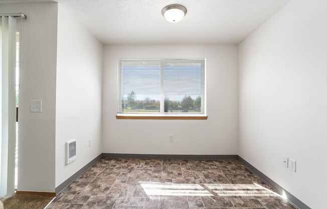 2 beds, 1 bath, 850 sqft, $1,350, Unit 1565-103