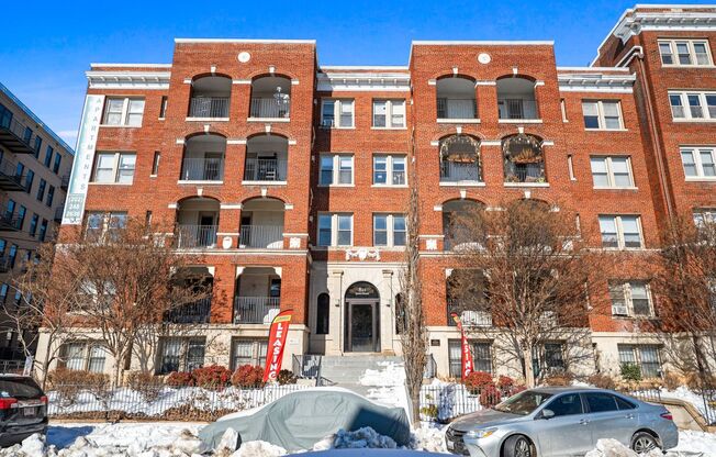 1 bed, 1 bath, 650 sqft, $1,899, Unit 811-403
