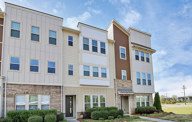 2633 STATESVILLE AVE