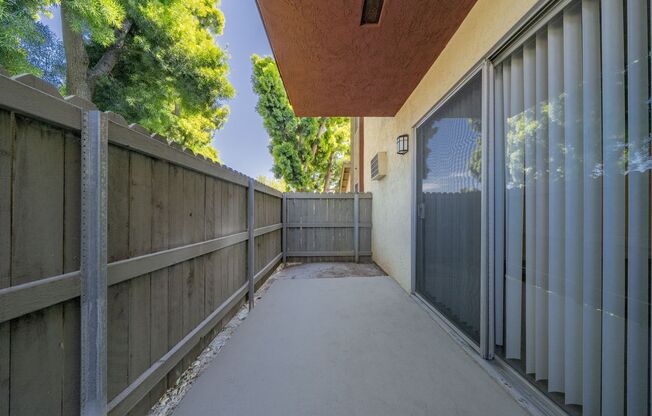 3 beds, 2 baths, 1,100 sqft, $3,095, Unit H001