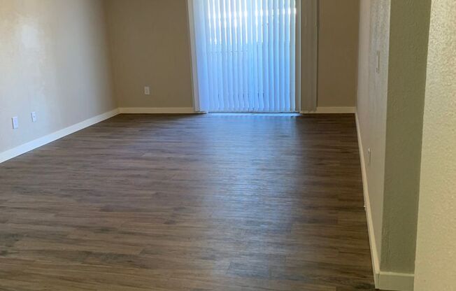 2 beds, 1 bath, 897 sqft, $975, Unit 2001
