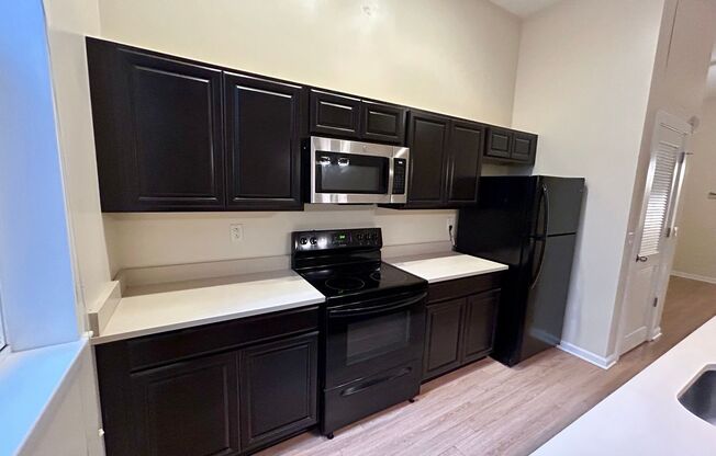 Studio, 1 bath, 653 sqft, $1,099, Unit 407 Unit 203