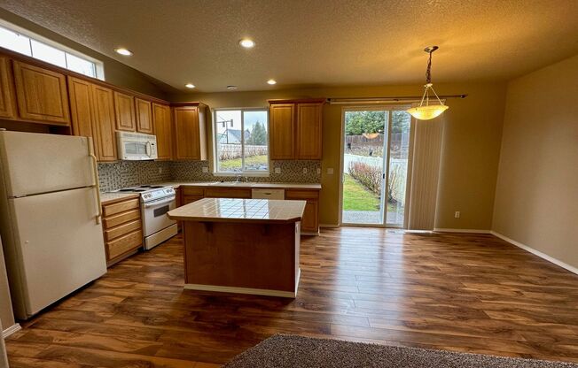20003 Hoodview Court ~ Luxury Townhome