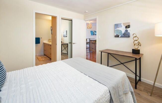 2 beds, 1.5 baths, $3,100, Unit # 706