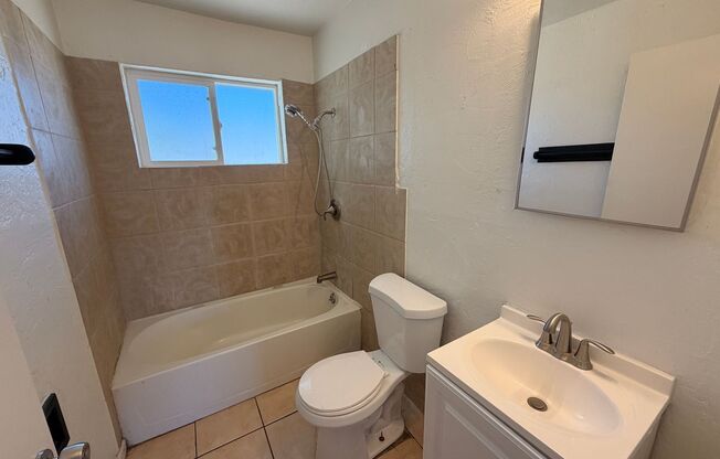 114 W RILEY DR