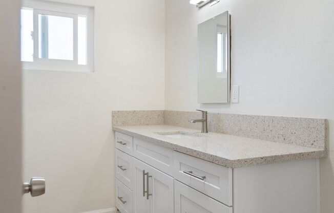 1 bed, 1 bath, 614 sqft, $1,595, Unit 14