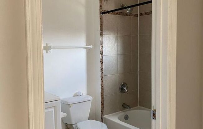 2 beds, 1 bath, 625 sqft, $1,600, Unit 10