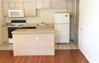 2 beds, 1 bath, $455