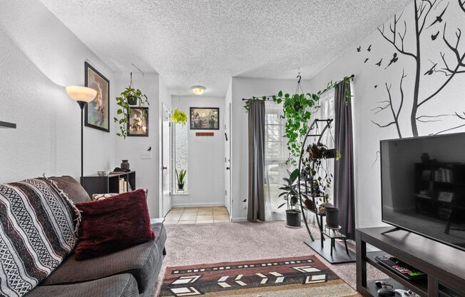 Adorable 2/1 Duplex with Garage! Cute As A Bug! PLEASE READ ENTIRE AD FOR VIEWINGS!